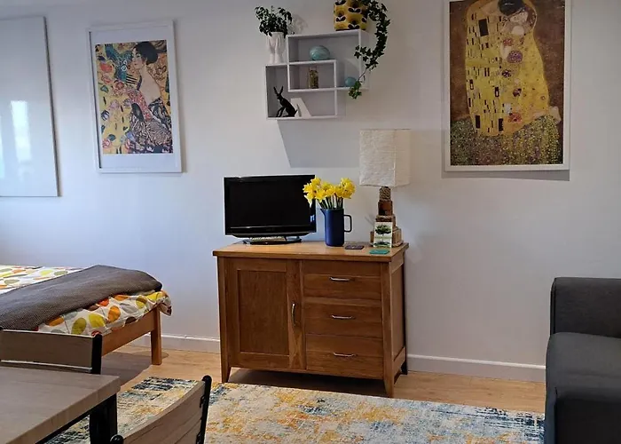 Modern Studio Apartment With Outstanding Views, Sleeps 2