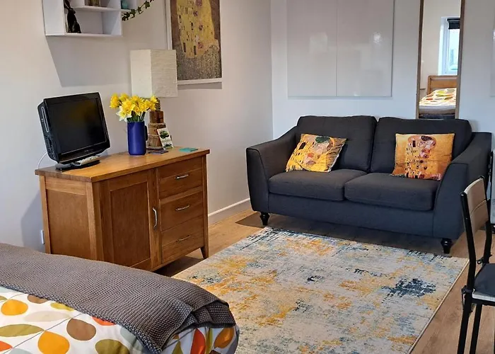 Modern Studio Apartment With Outstanding Views, Sleeps 2