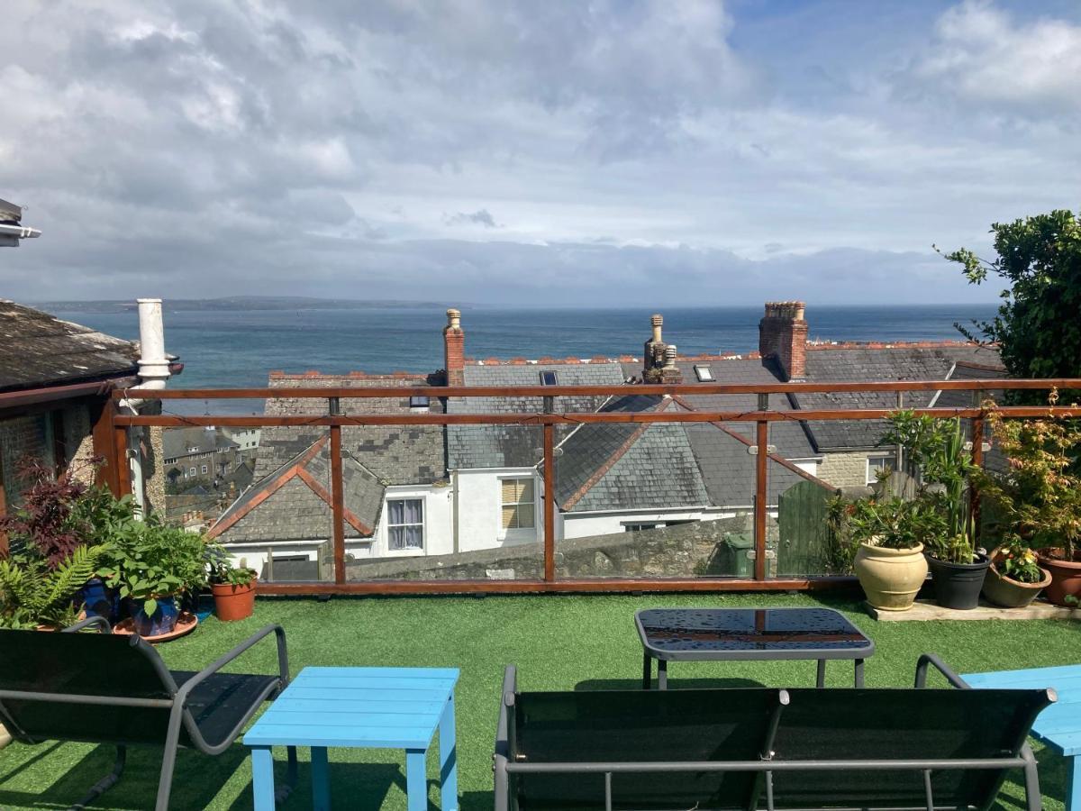 Modern With Outstanding Views, Sleeps 2 Holiday home *