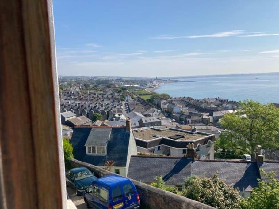 Modern With Outstanding Views, Sleeps 2 Holiday home *