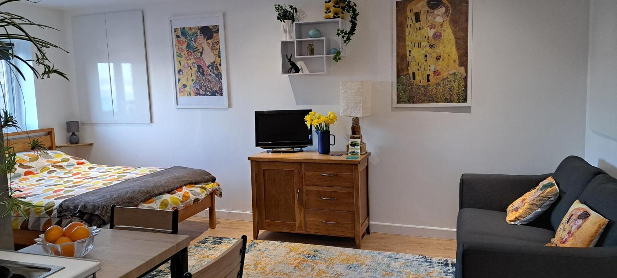 Modern With Outstanding Views, Sleeps 2 Newlyn