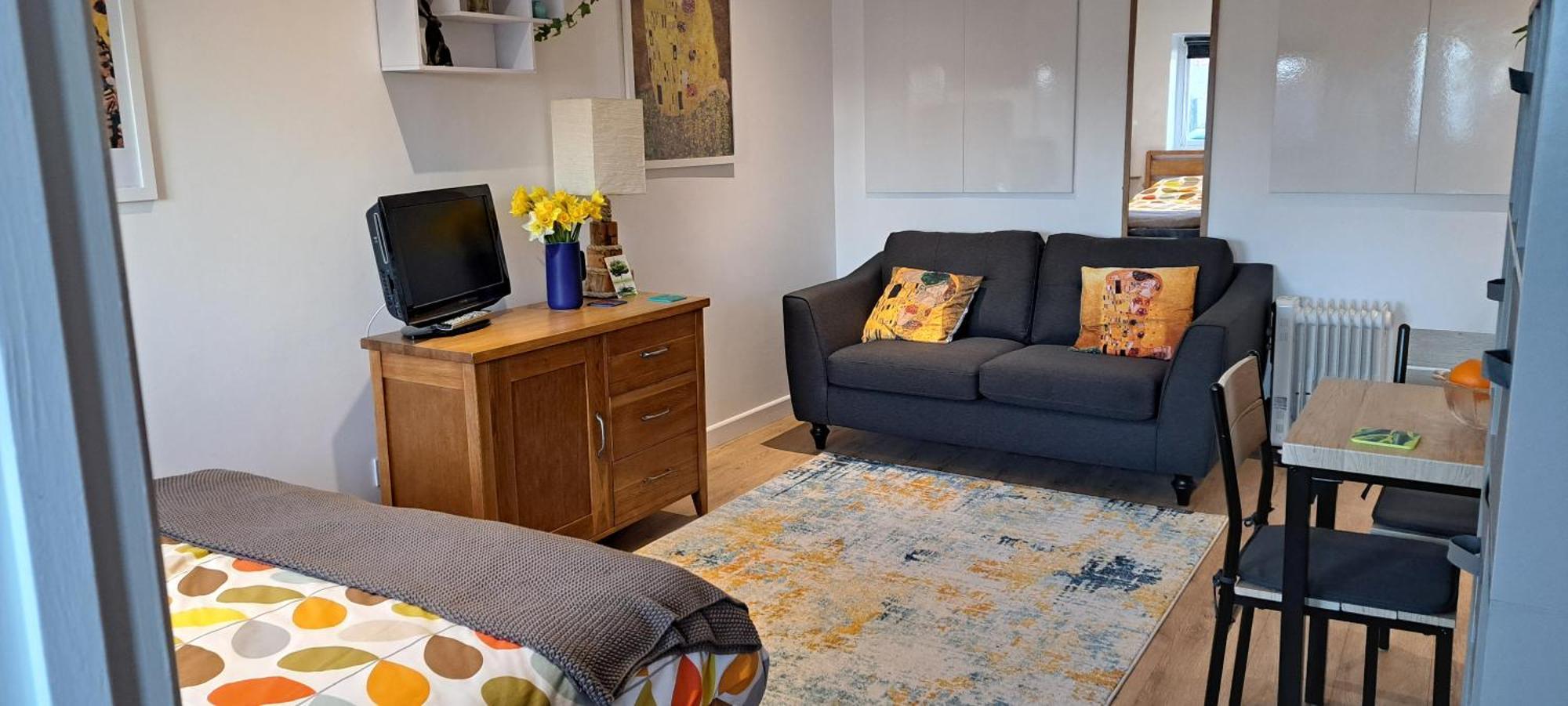 Modern With Outstanding Views, Sleeps 2 *
