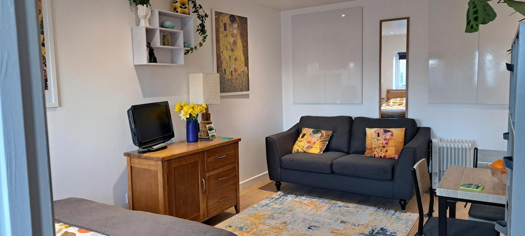 Modern With Outstanding Views, Sleeps 2 Newlyn