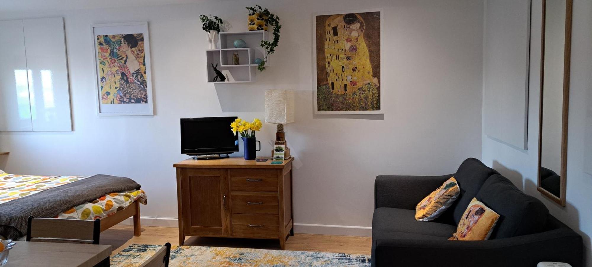 Modern With Outstanding Views, Sleeps 2 Holiday home