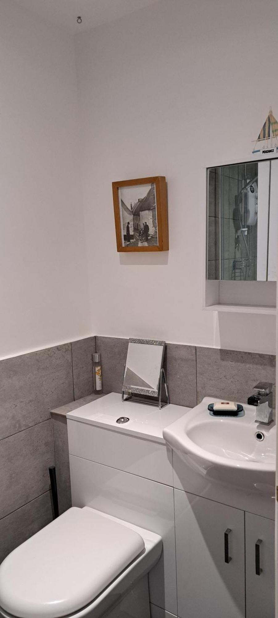 Modern With Outstanding Views, Sleeps 2 Newlyn